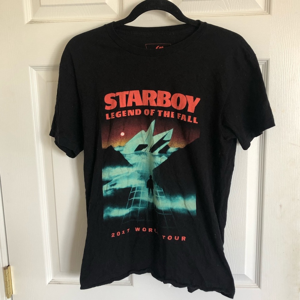 Official XO / The Weeknd 2017 tour tee 🥀🌟